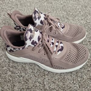 APL‎ Techloom Tracer Women's Size 7.5 Sneakers Shoes Almond Pristine Leopard